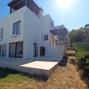 Deniz manzarali müstakil villa
